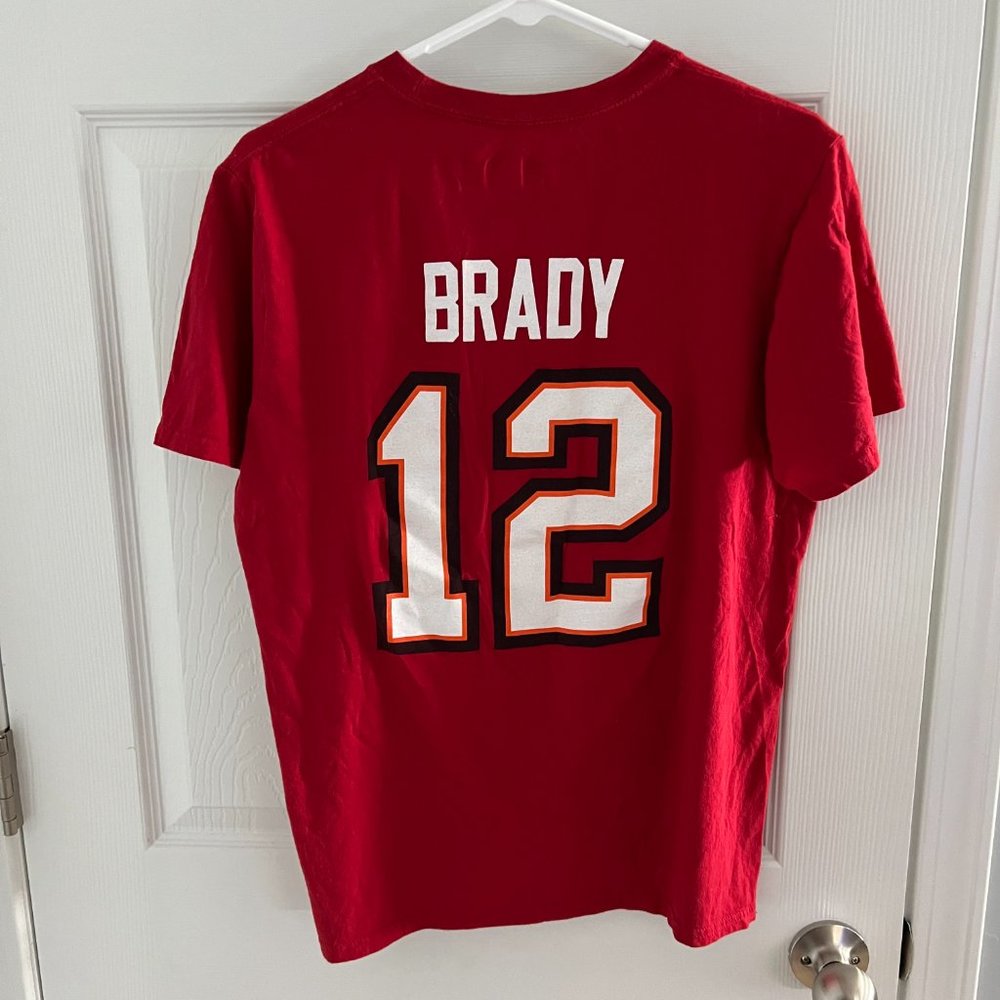 Tom Brady Tampa Bay Buccaneers T-Shirt - Official NFL Apparel - Men's Medium